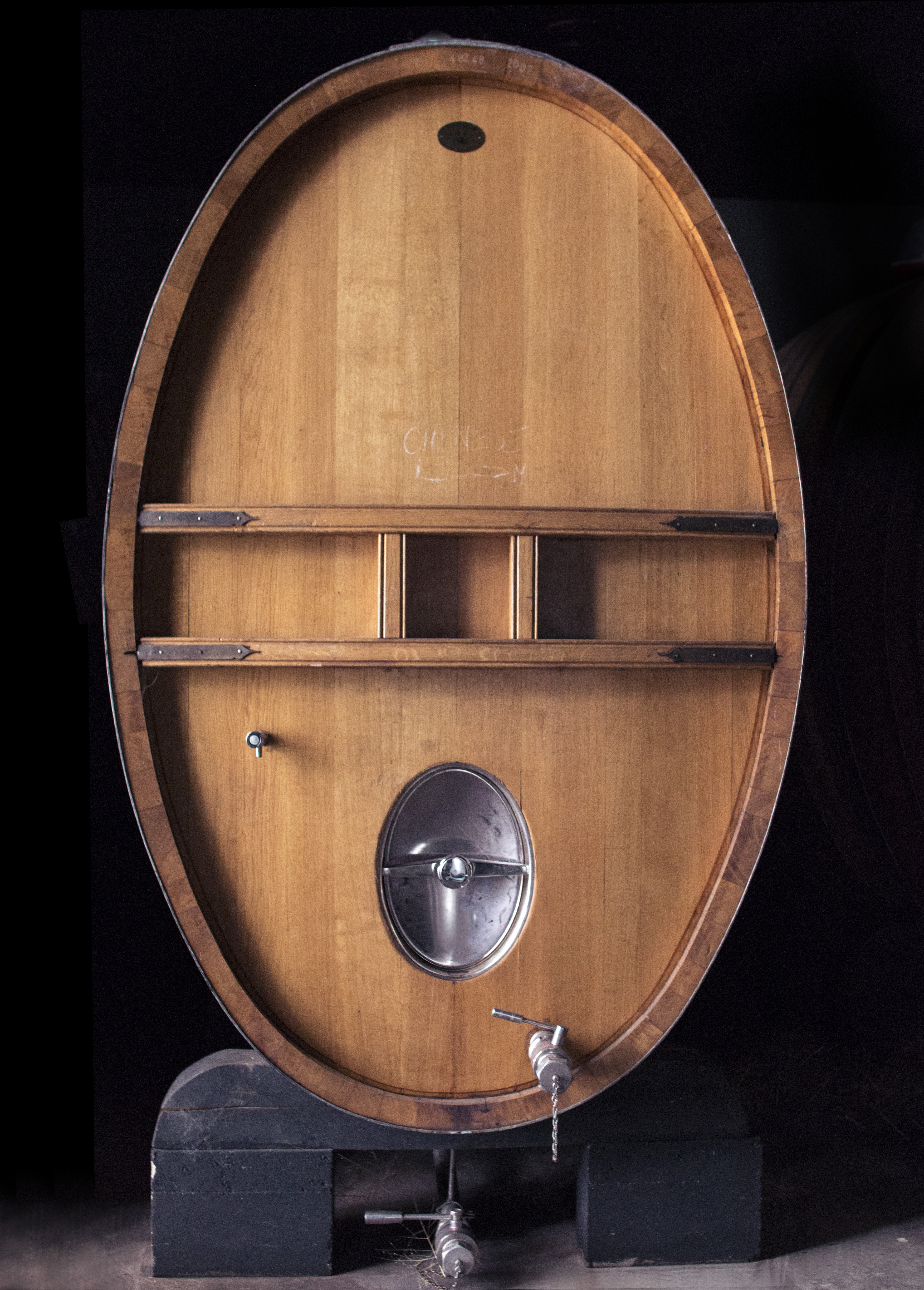 Foudre en bois pour la vinification et l’élevage du vin.